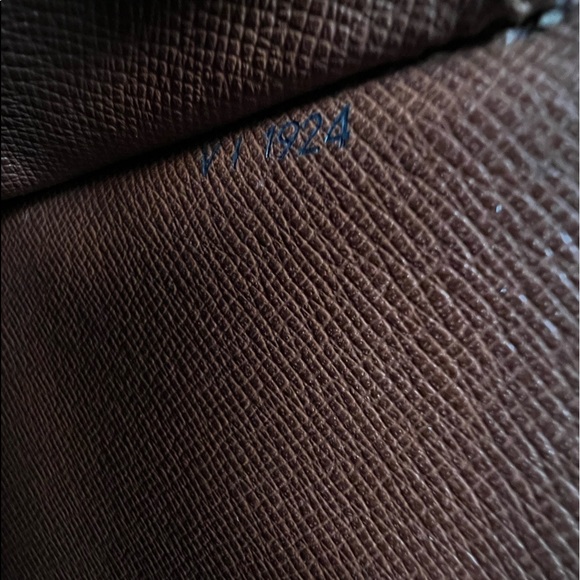 Authentic Louis Vuitton Courcelles Shoulder Bag/ Crossbody - Picture 11 of 15